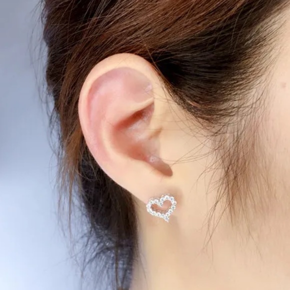 💖 18k White Gold Filled CZ Diamond Heart Earrings - Picture 3 of 16